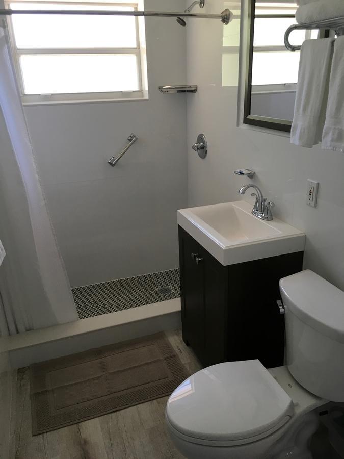 Elizabeth House Inn Диърфийлд Бийч Екстериор снимка
